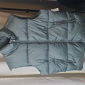 Old Navy Men's Puffer Vest in Sage Green